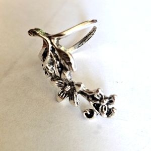 LADIES SIZE 5 NEW CLIMBING FLORAL LEAF SILVER RING